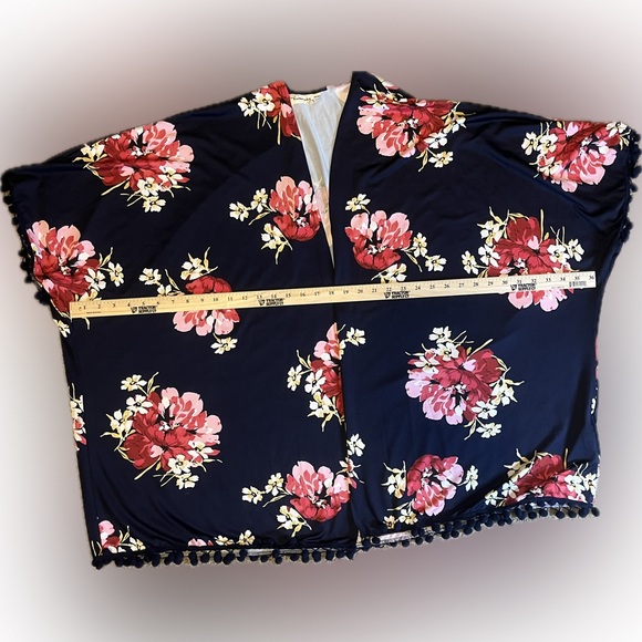 Southern Stitch Floral Kimono w/ Pom Pom Trim size 2X - 3X - Picture 9 of 10